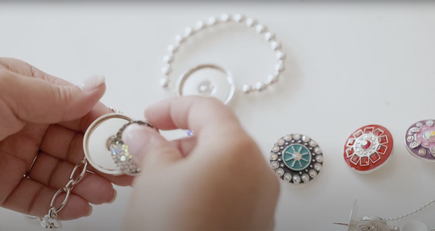What is interchangeable jewelry?